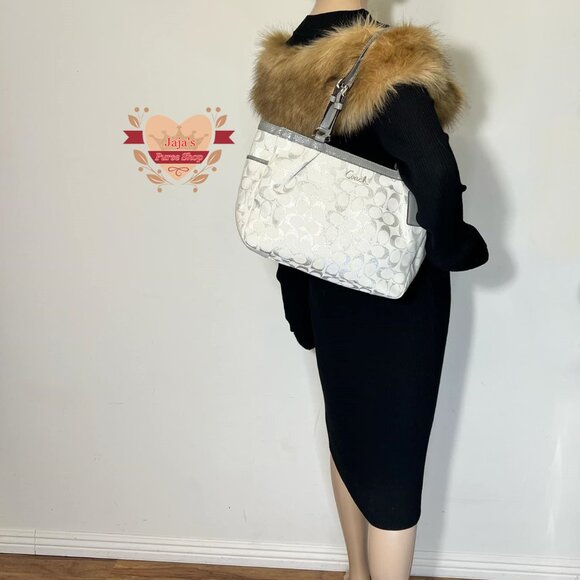 🤍Coach Signature Canvas Metallic-C’s Purse🤍 - Picture 13 of 16